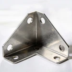 Katta metall burchakli qavslar